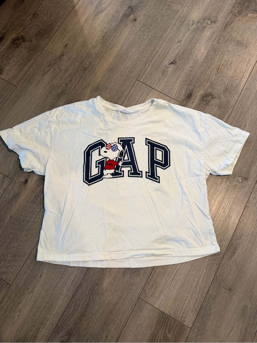 GAP White Cropped Graphic Tee with Snoopy